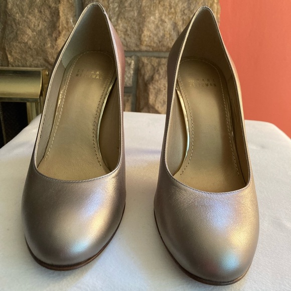 NWOT Stuart Weitzman metallic gold round toe heels sz 9M - Picture 4 of 12